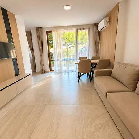 Messambria Prestige & Pools By Noks النايت
